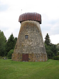 Võhma tuuleveski Saaremaal